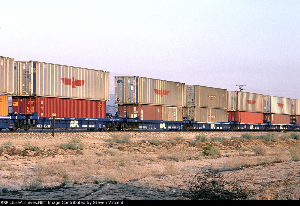 Parts of APLX 4525, & APLX 4534 on UP APL train.